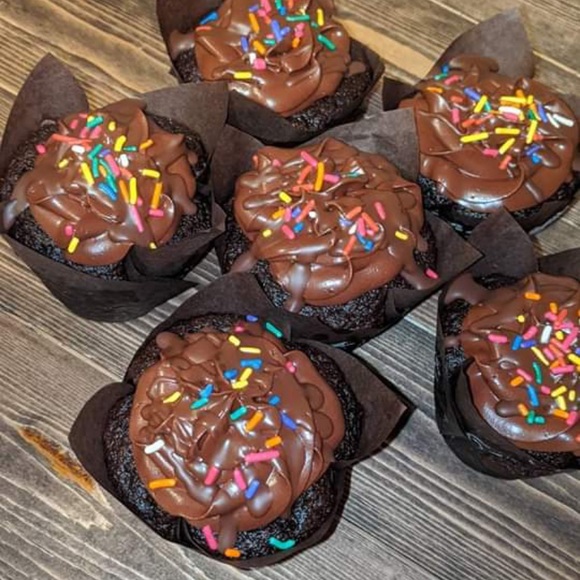 Meet your Posher, Nicole - Picture 2 of 3